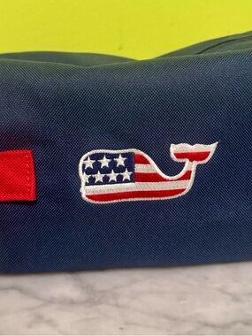 Vineyard Vines - vintage Navy Toiletry Dopp bag American Flag Whale Patch EUC
